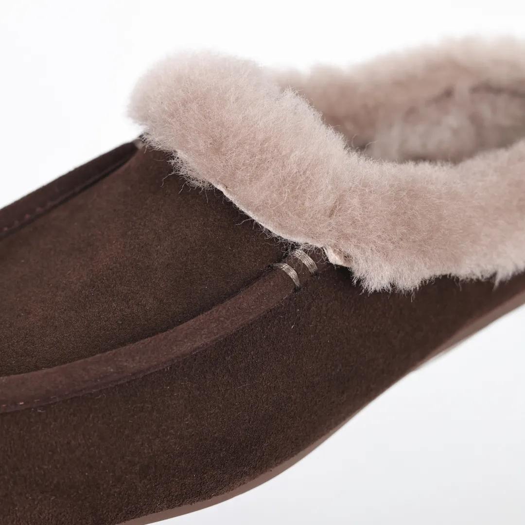 Copy price 💰560 Core recommendation Good price It is a very suitable choice for home use. In recent years, uug has launched a series of styles, which are partially geared towards the preferences of young consumers and have also moved to the forefront of fashion trends. Shoe body material: water-repellent coated suede upper, 17 mm UGGPURE™ implantable wool insole, lightweight non-slip and comfortable rubber outsole, with brand LOGO and trademark, with full packaging Size: 35 36 37 38 39 40